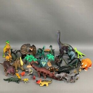 Variety of Toys Dinosaurs Hard Plastic Lot of 31 Pretend Play